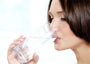 Un’abitudine essenziale: Bere l’acqua