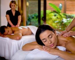 Terapia SPA in due, con vino e rose