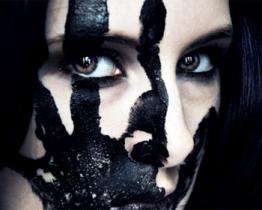 La nuova tendenza del make-up è la violenza