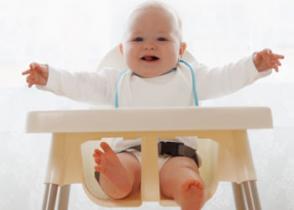 Alzate le mani e gesticolate per i bambini